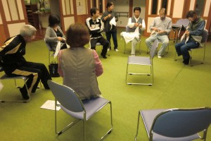 069-01三角巾で本結び